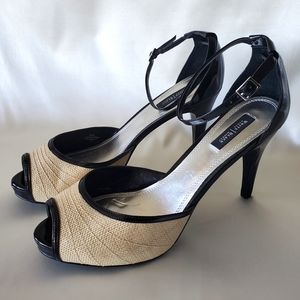 Like New🤍🖤 White House Black Market Heels Sz 10M